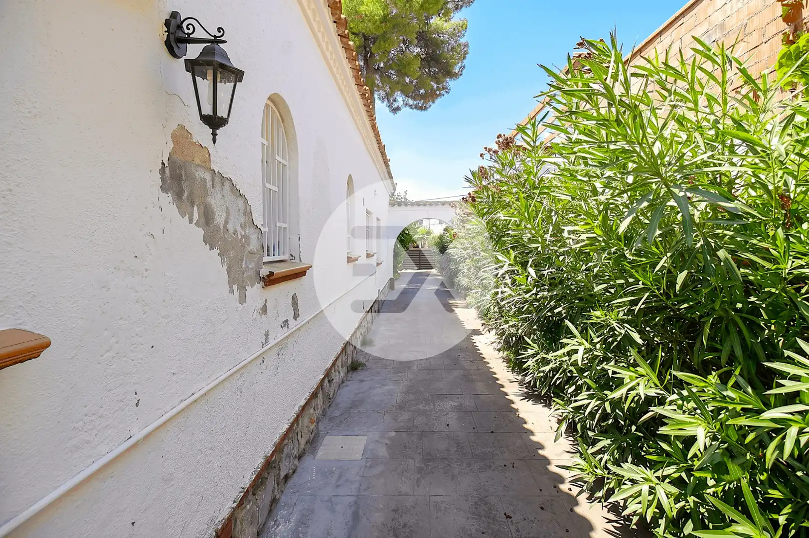 Vista exterior de Casa o xalet en venda en Castelldefels amb Jardí privat