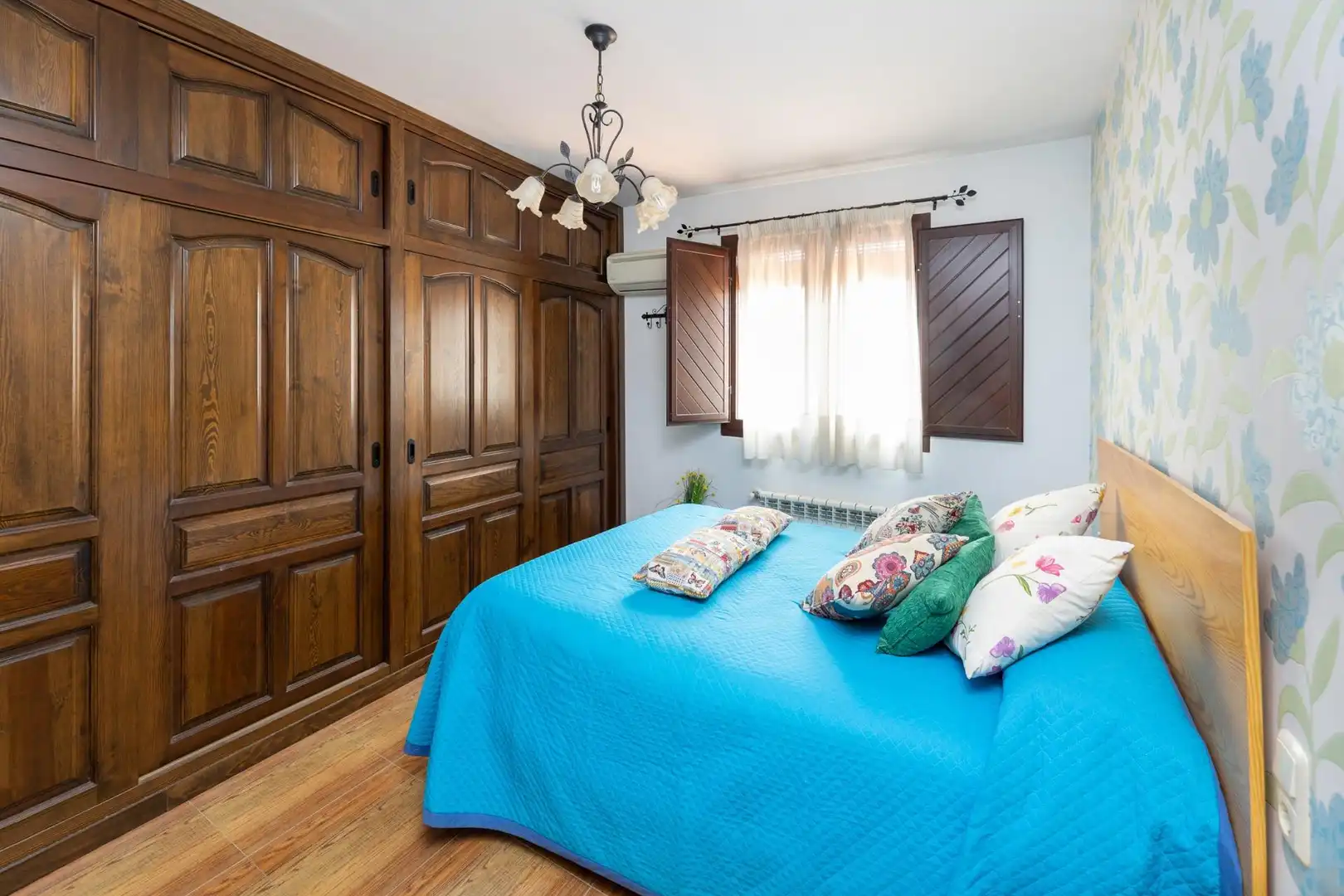 Dormitori de Casa adosada en venda en Peligros amb Aire condicionat, Jardí privat i Terrassa