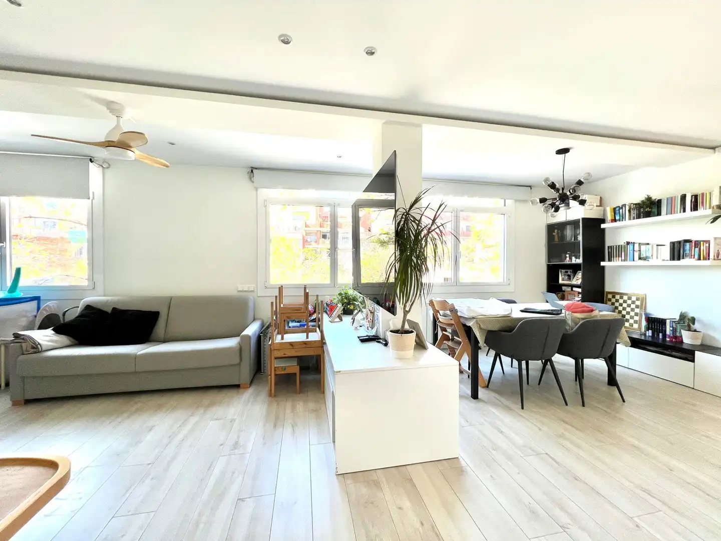 Wohnzimmer von Wohnung zum Verkauf in Barcelona mit Heizung, Parkett und Balkon