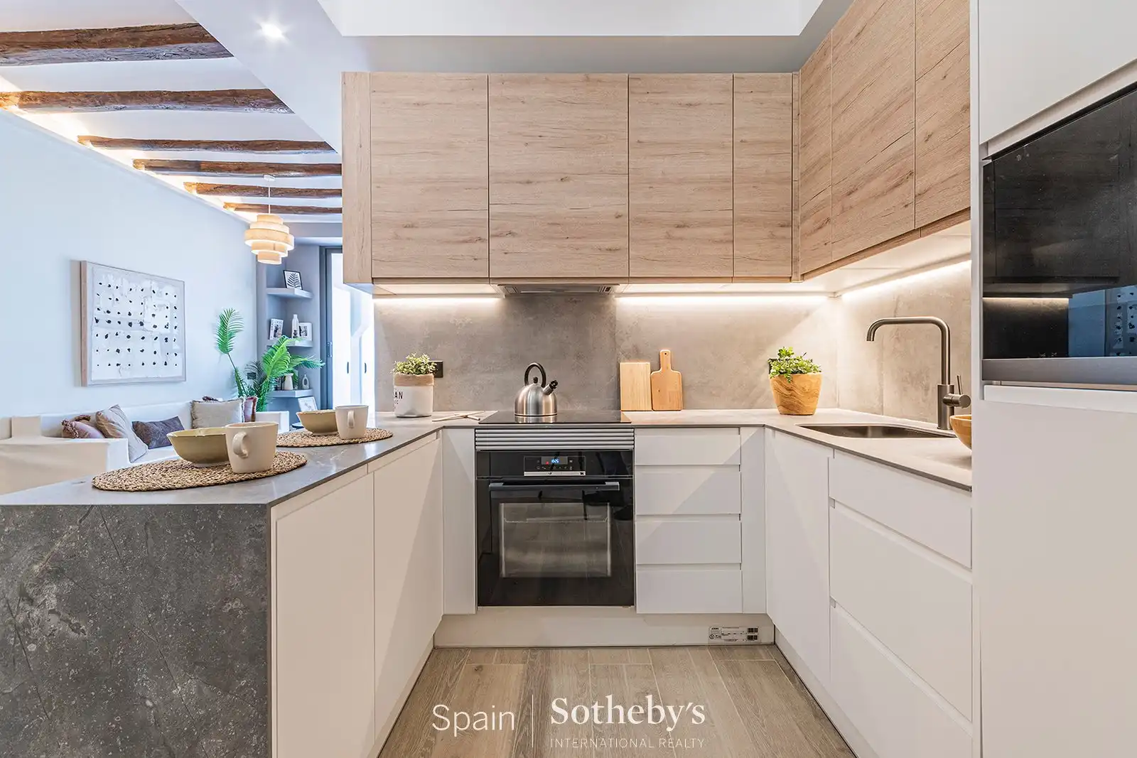 Cuina de Apartament en venda en Barcelona amb Aire condicionat, Calefacció i Terrassa