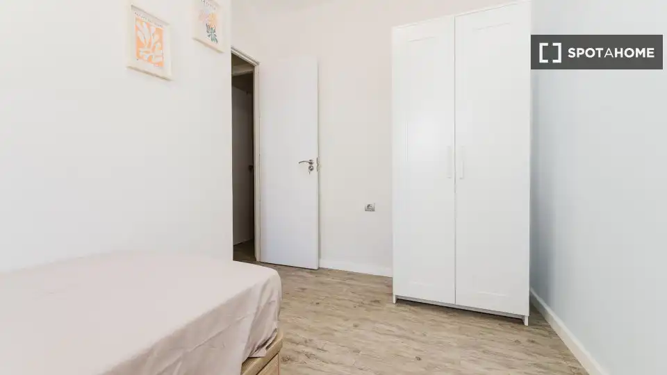 Habitación de Piso de alquiler en Valencia con Aire acondicionado, Calefacción y Amueblado