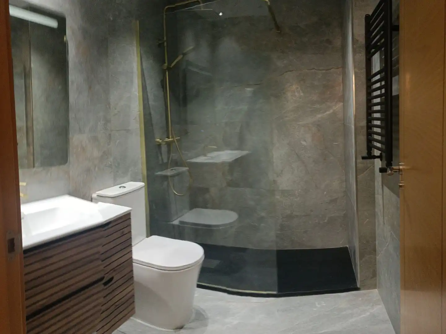 Bathroom of Flat for sale in Getafe  with Air Conditioner, Heating and Private garden