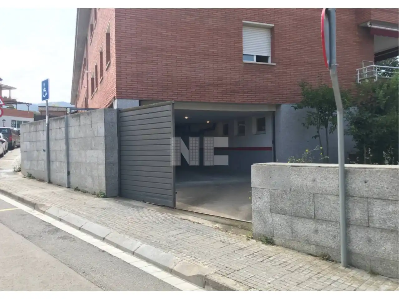 Parkplatz von Garage zur Miete in Vallromanes