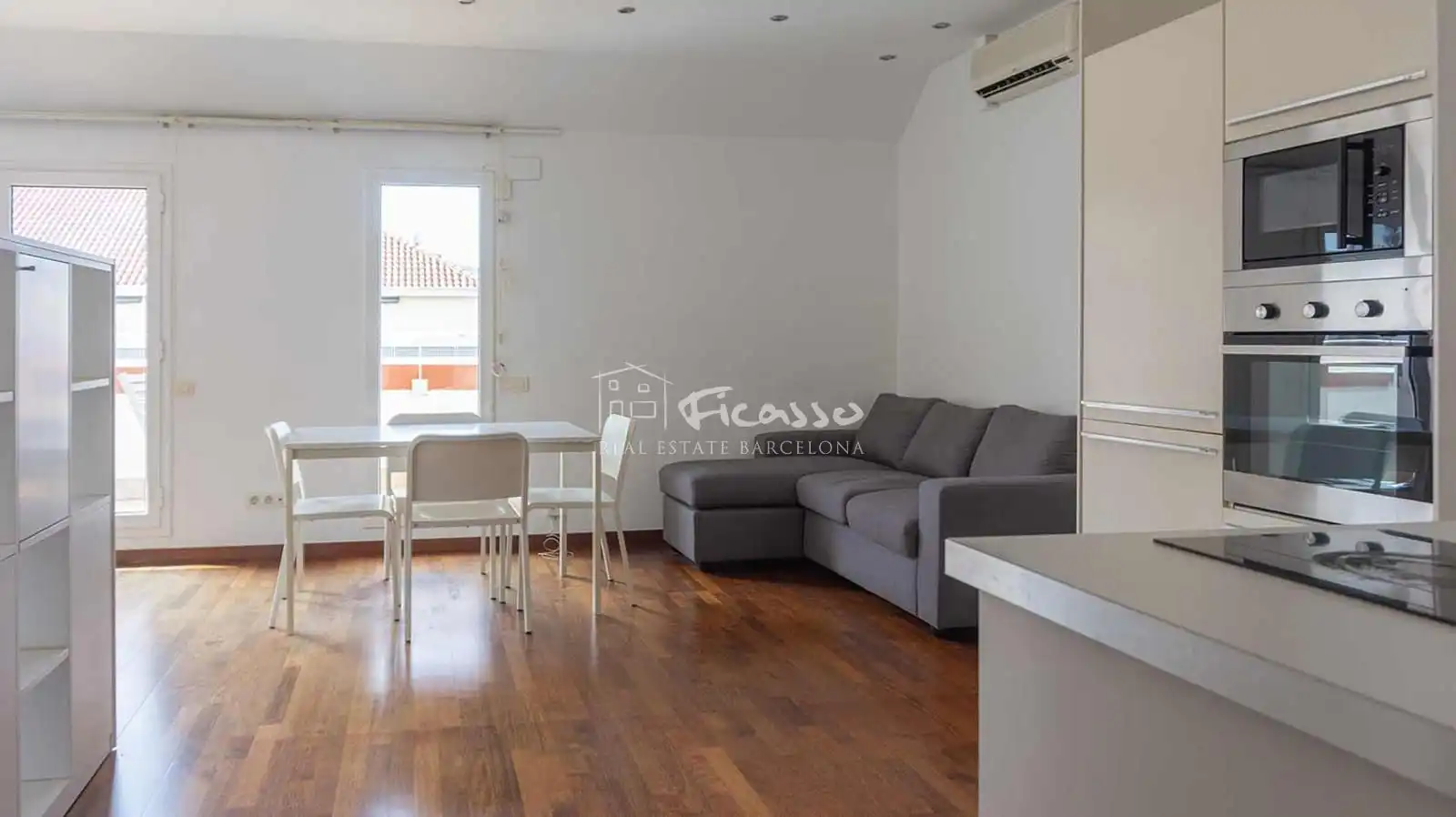 Living room of Attic for rent in Barcelona  with Air Conditioner, Heating and Parquet flooring