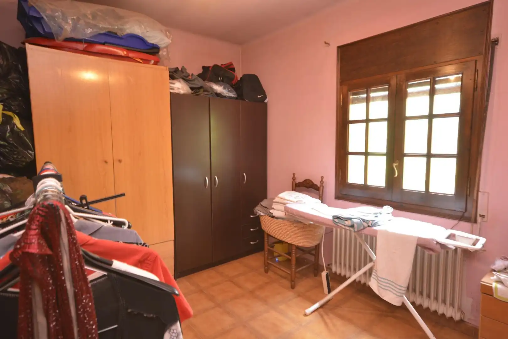 Habitación de Finca rústica en venta en Borrassà con Aire acondicionado, Calefacción y Jardín privado