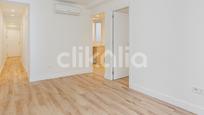 Bedroom of Flat for sale in  Sevilla Capital  with Air Conditioner