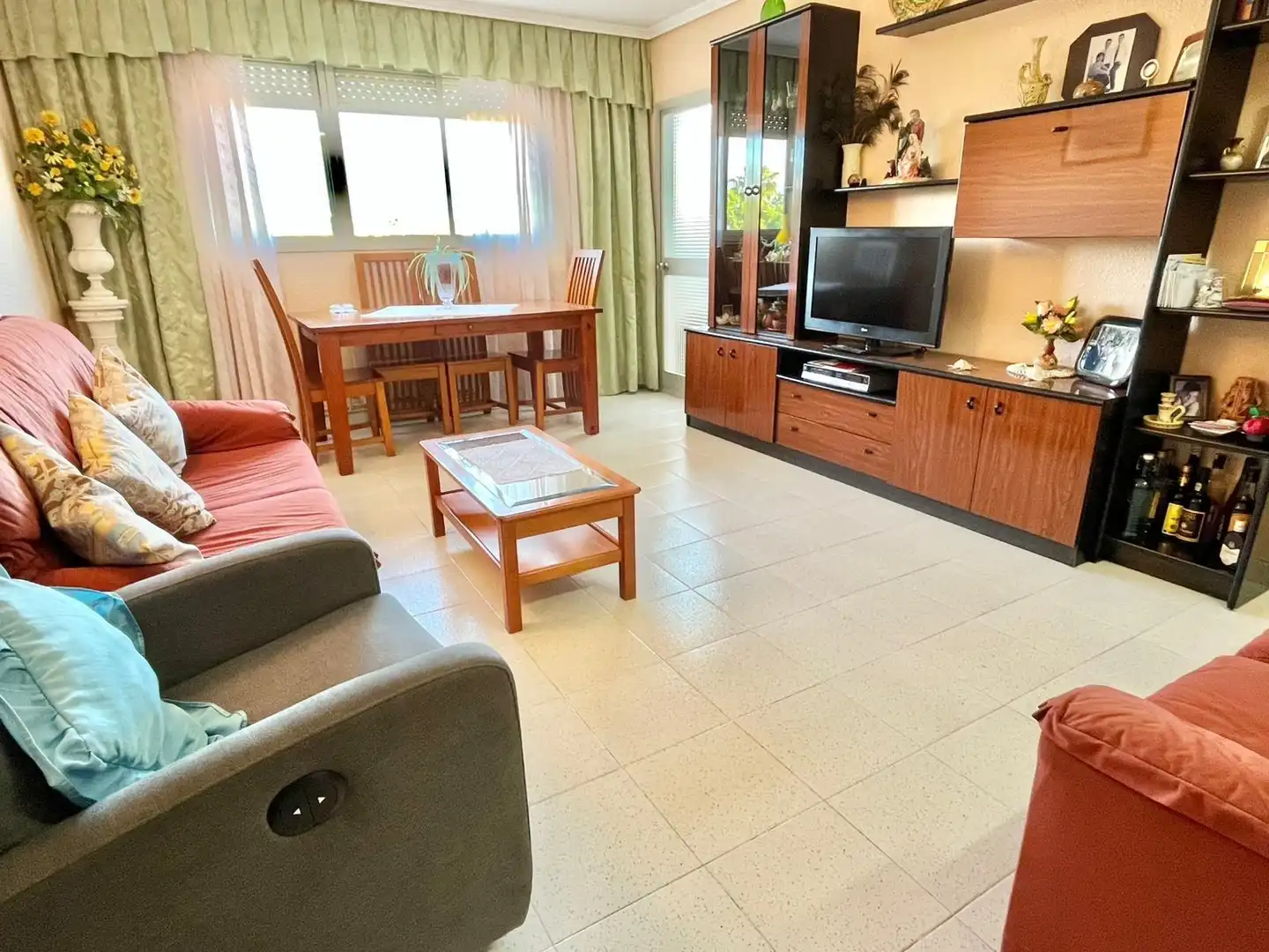 Sala d'estar de Pis en venda en Badia del Vallès amb Calefacció i Balcó