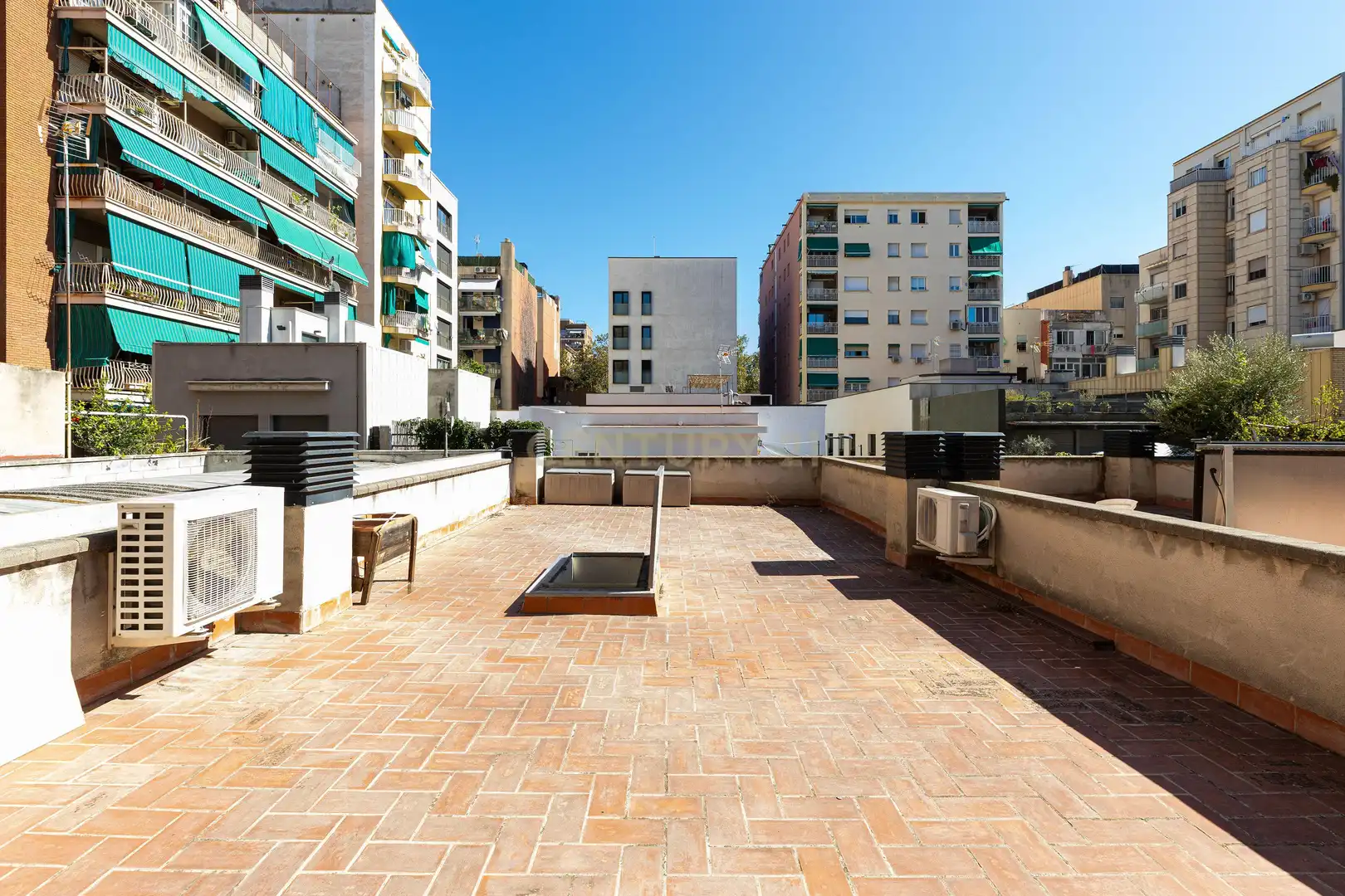 Terrace of Houses for sale in Sant Martí