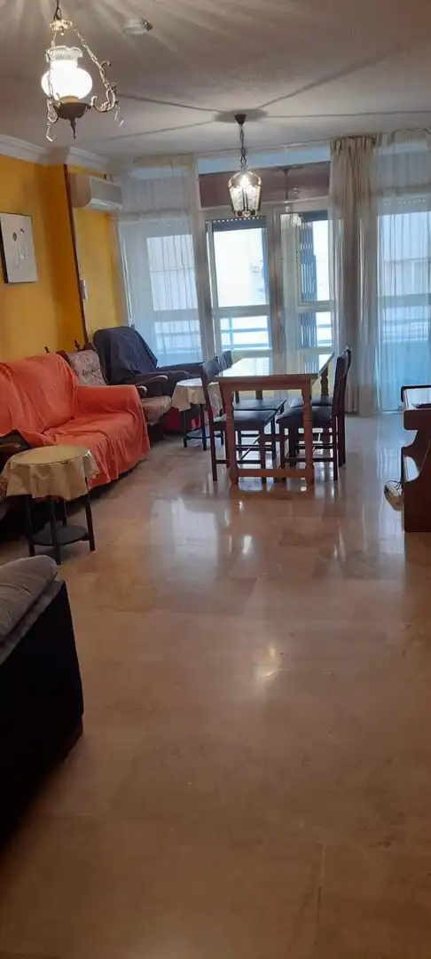 Menjador de Pis de lloguer en Granada amb Calefacció, Moblat i Balcó