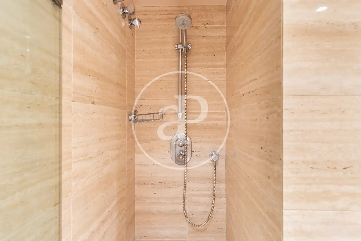 Baño de Piso en venta en Barcelona con Aire acondicionado, Calefacción y Jardín privado