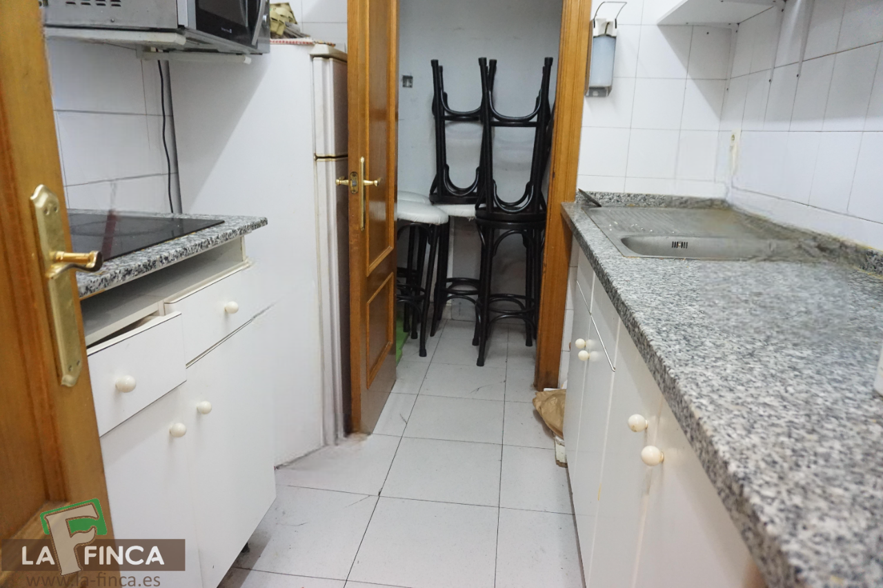 Cocina de Local en venta en Oviedo 