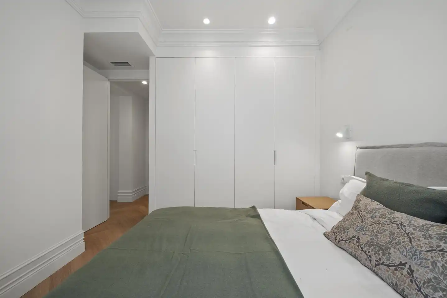 Bedroom of Flat for sale in Madrid  with Air Conditioner, Heating and Furnished