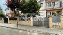 Vista exterior de Casa o xalet en venda en Anguciana amb Calefacció, Jardí privat i Parquet