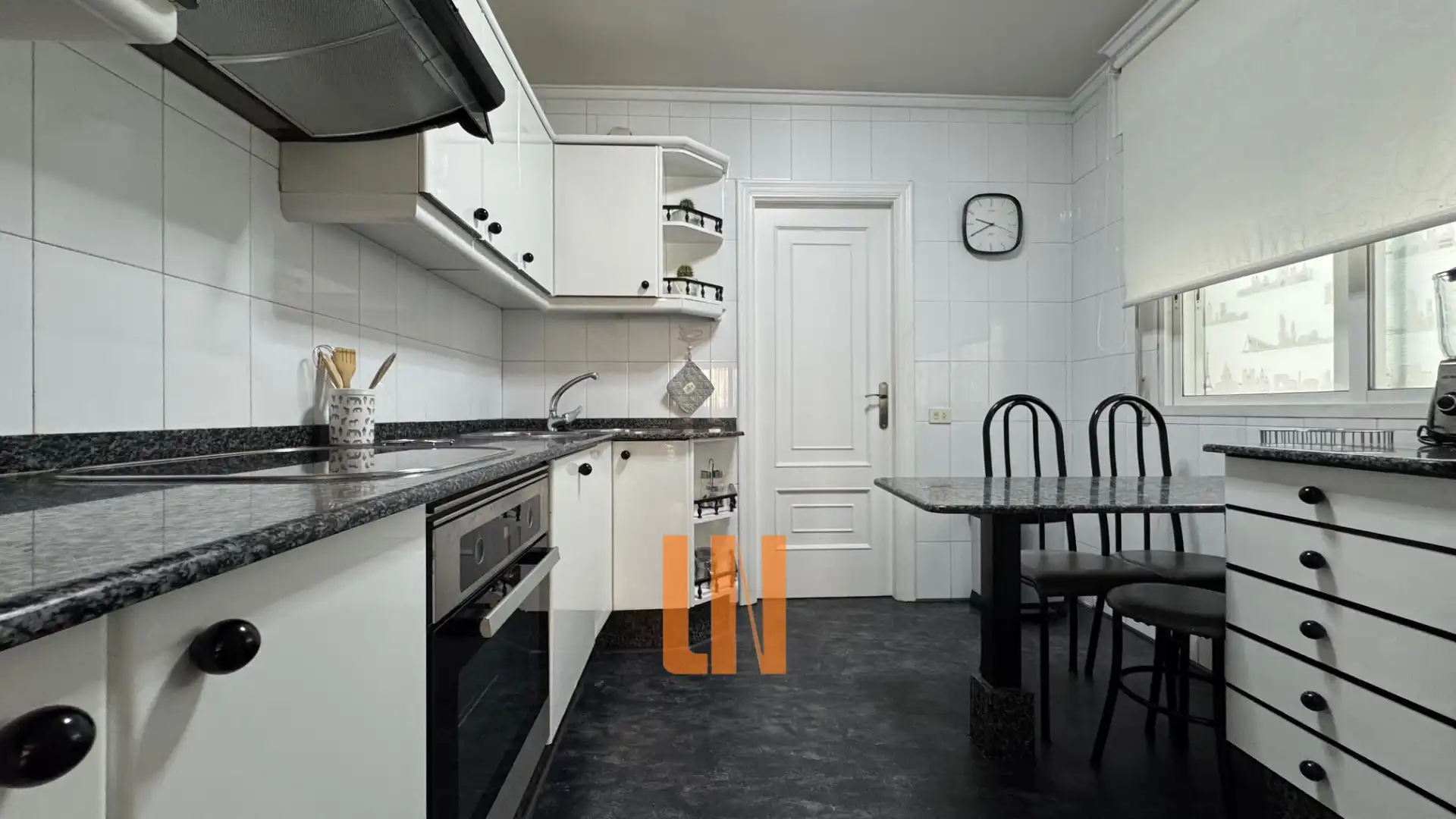 Cocina de Piso en venta en Lugo con Calefacción, Trastero y Horno