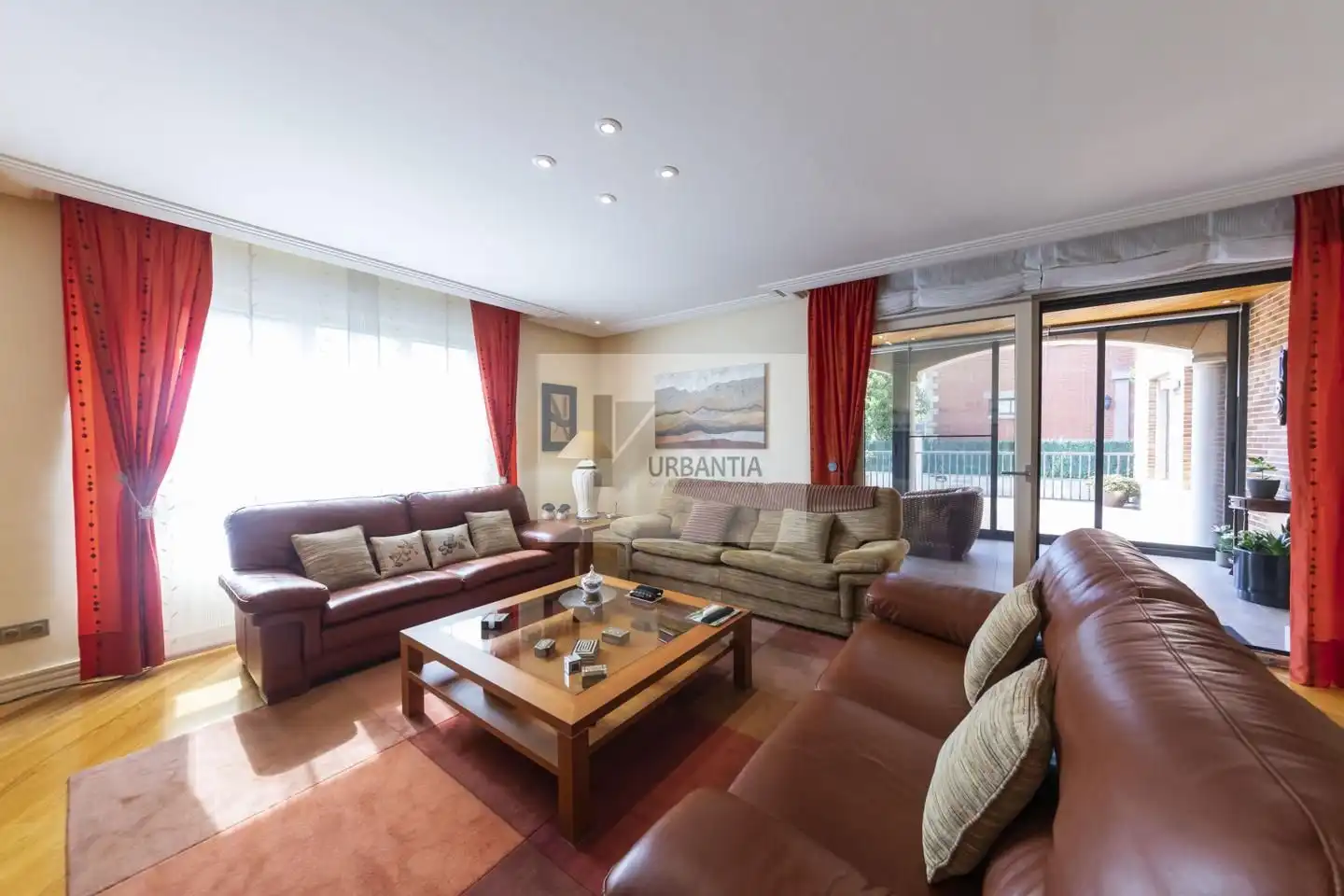 Sala de estar de Casa o chalet en venta en Cizur con Calefacción, Jardín privado y Parquet