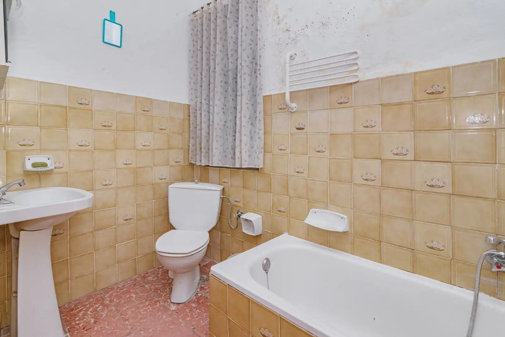 Bany de Casa o xalet en venda en Molvízar amb Jardí privat, Terrassa i Traster