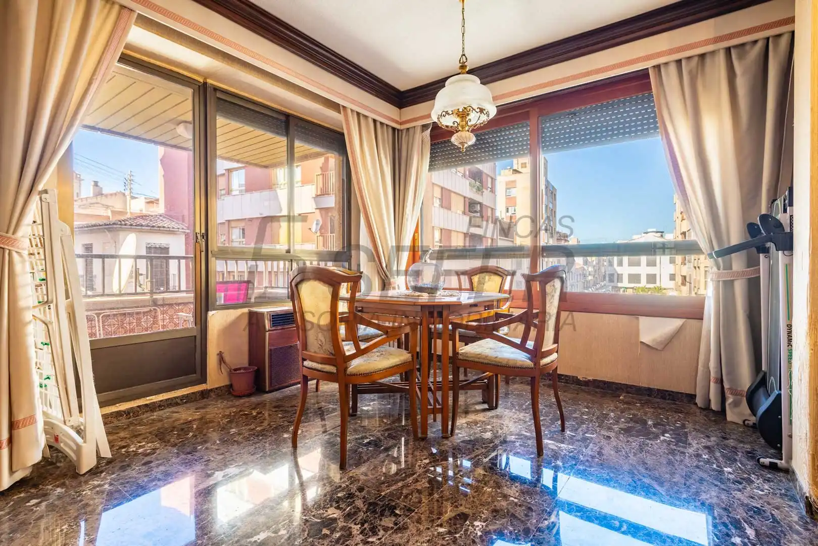 Piso con terraza en venta en Centro
