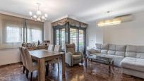 Sala d'estar de Casa adosada en venda en Armilla amb Calefacció, Terrassa i Balcó