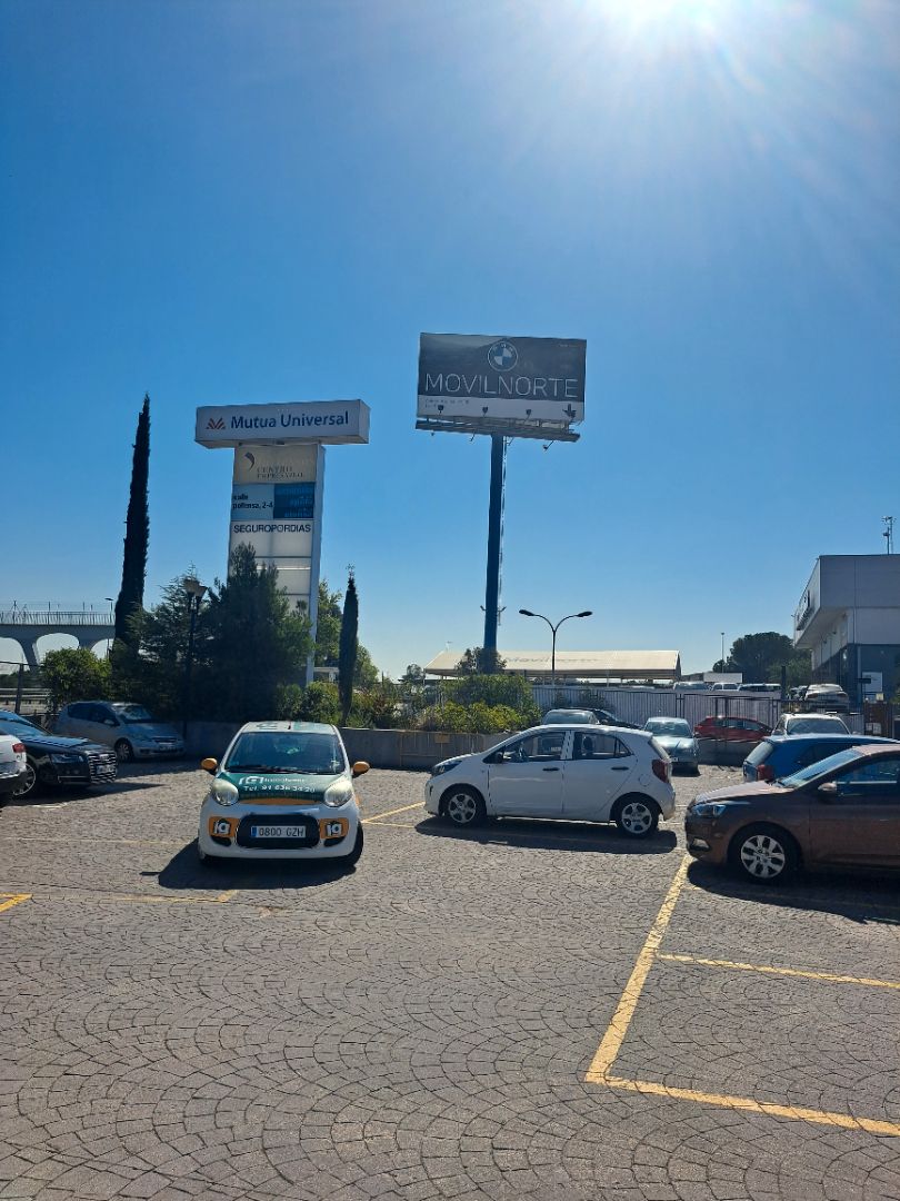 Aparcament de Oficina de lloguer en Las Rozas de Madrid amb Aire condicionat i Calefacció