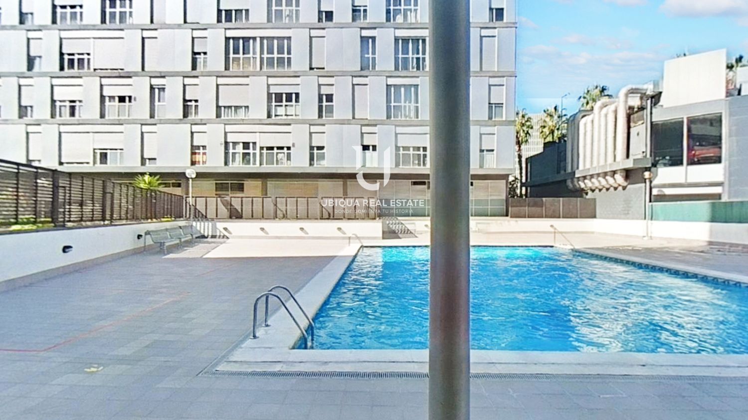 Piscina de Pis en venda en  Barcelona Capital amb Calefacció, Piscina i Piscina comunitària
