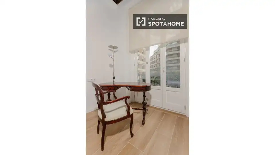 Appartamento con terrazza in affitto a L'Eixample, imagen 12