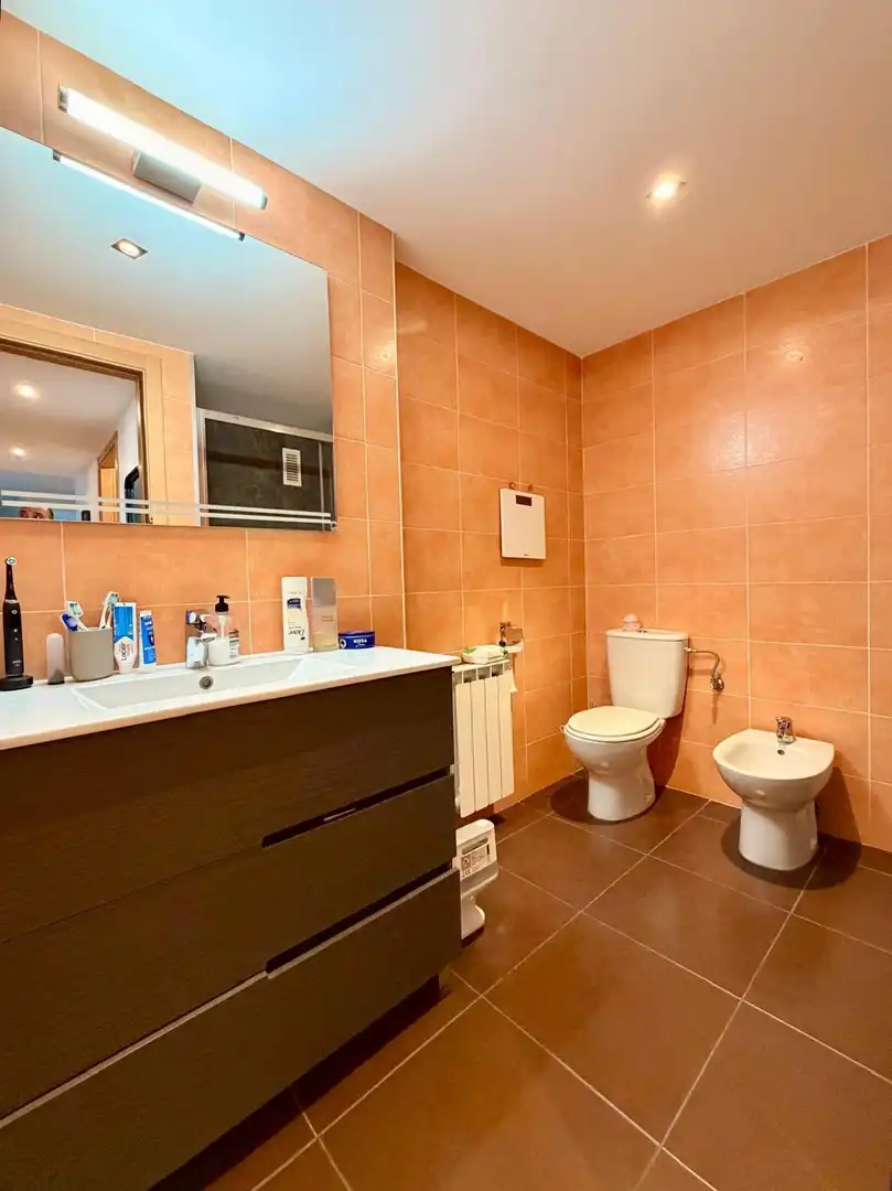 Bathroom of Flat for sale in Cornellà de Llobregat  with Air Conditioner, Heating and Parquet flooring