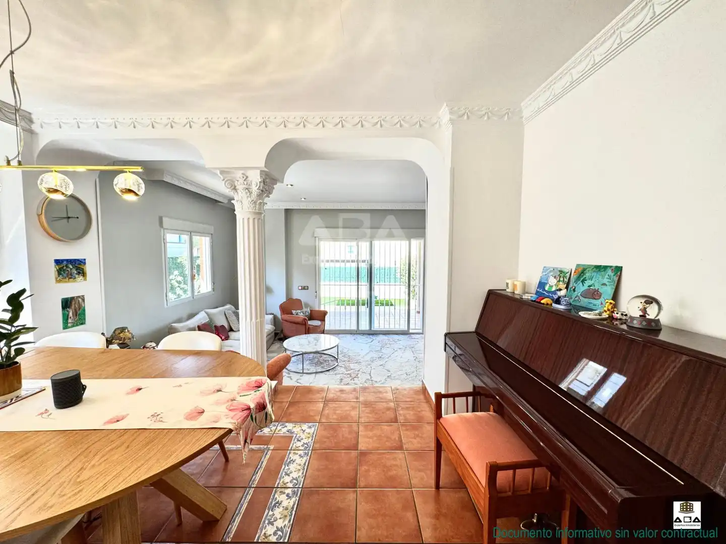 Living room of Houses for sale in Villanueva de la Cañada  with Air Conditioner, Heating and Private garden