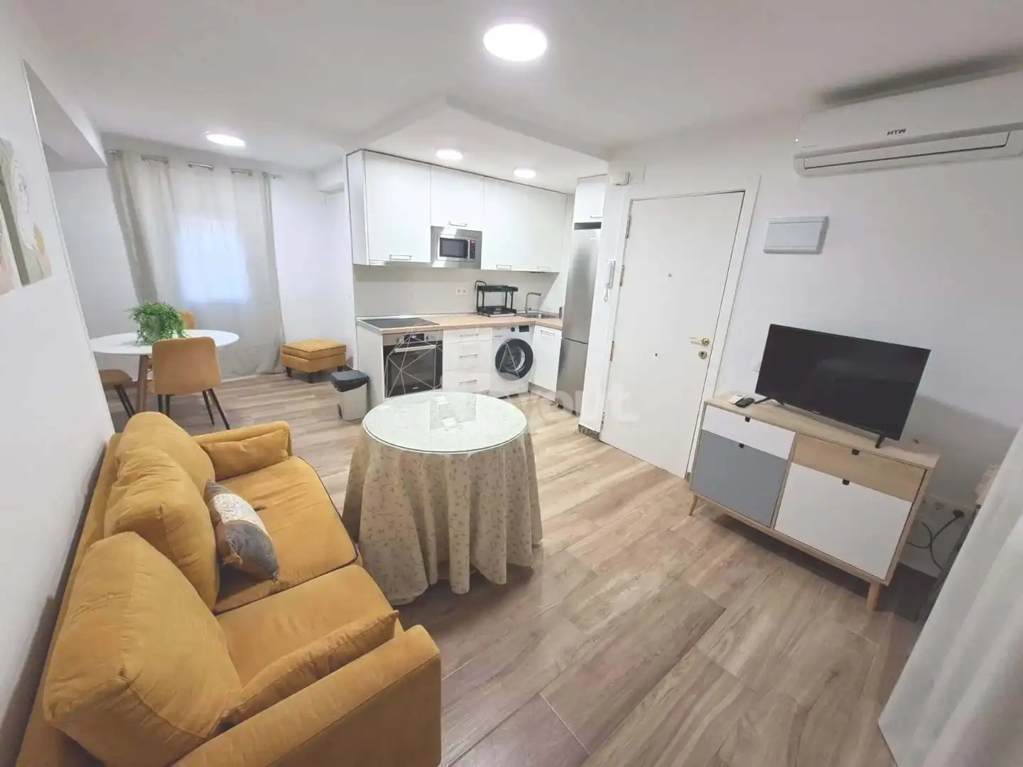 Wohnzimmer von Wohnung zur Miete in Plasencia mit Klimaanlage und Terrasse
