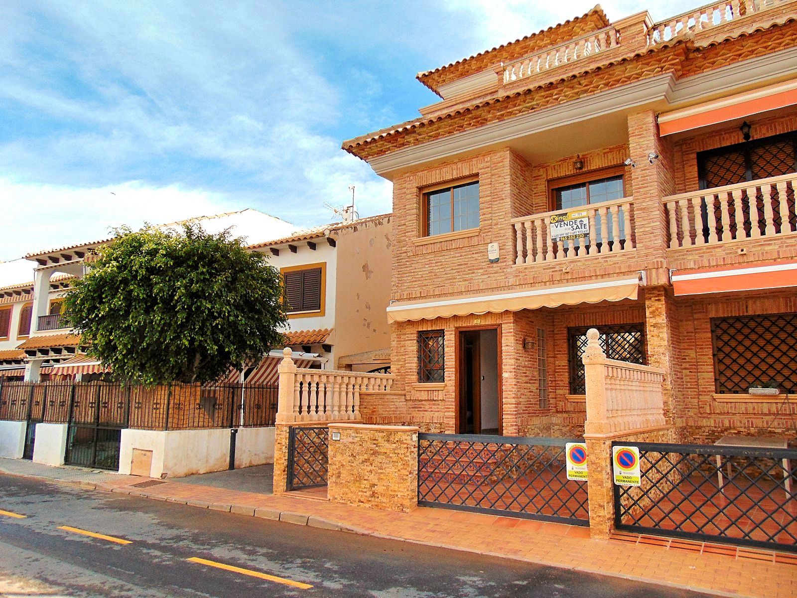 Vista exterior de Casa adosada en venda en San Pedro del Pinatar amb Terrassa, Balcó i Alarma