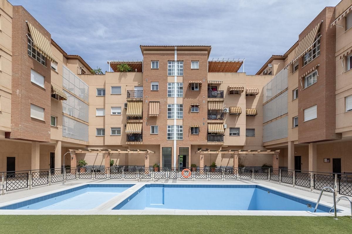 Exterior view of Flat for sale in  Granada Capital  with Heating, Private garden and Terrace