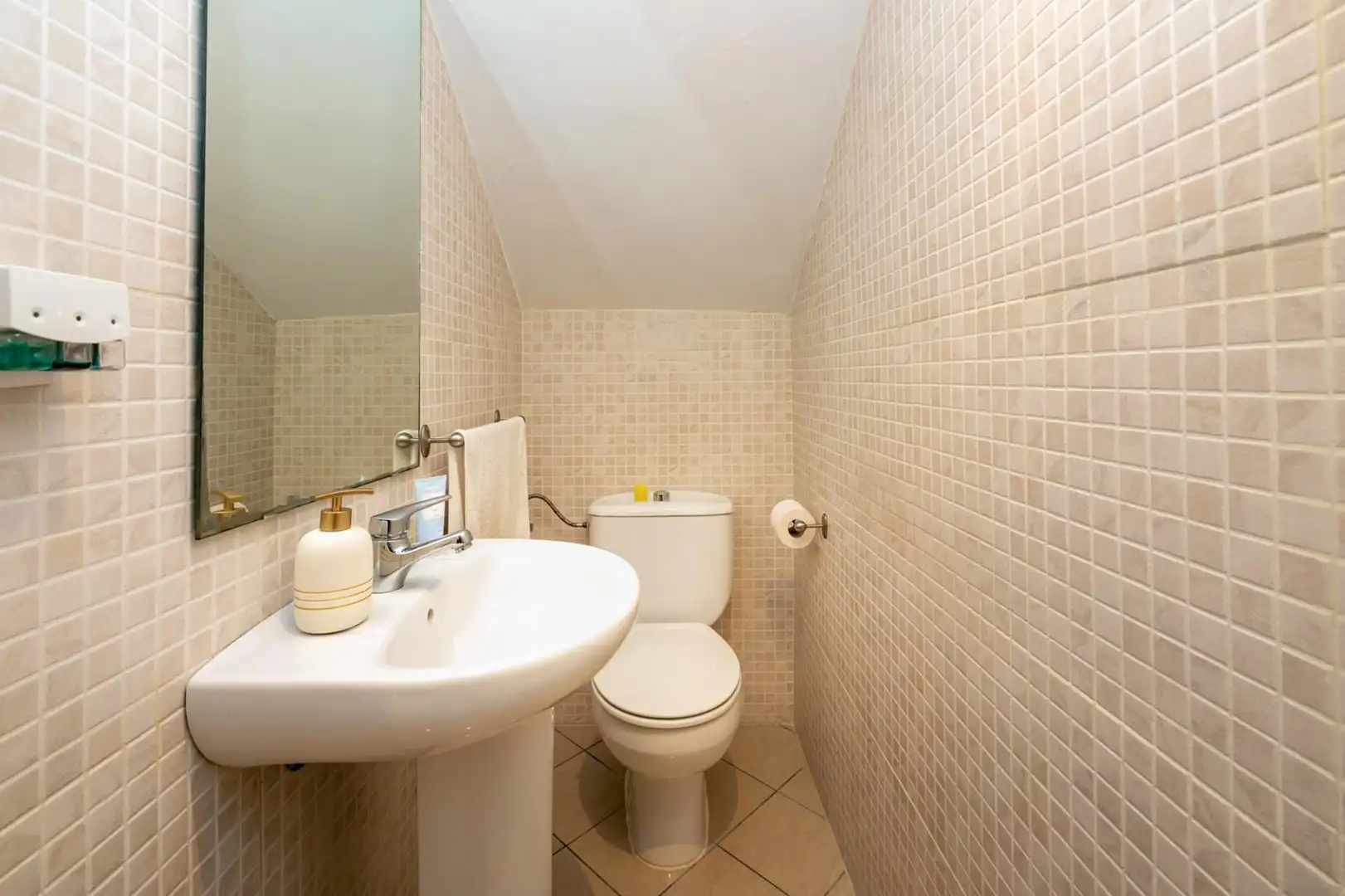 Bathroom of Detached homes for sale in Loja  with Air Conditioner, Heating and Parquet flooring
