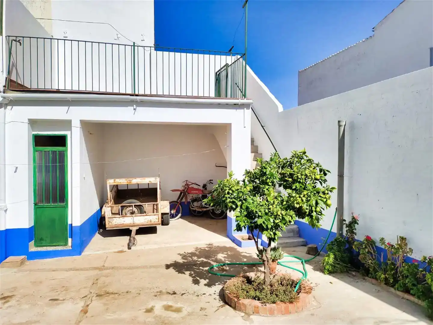 Vista exterior de Planta baixa en venda en Campanario amb Aire condicionat, Jardí privat i Traster