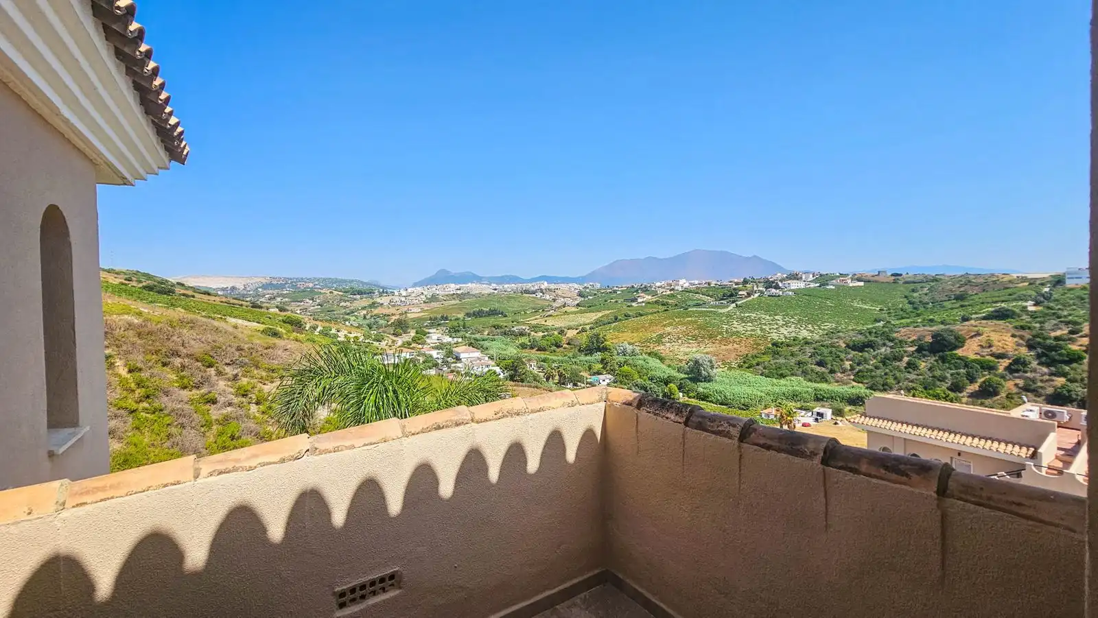 Vista exterior de Casa adosada en venta en Manilva con Aire acondicionado, Piscina y Amueblado