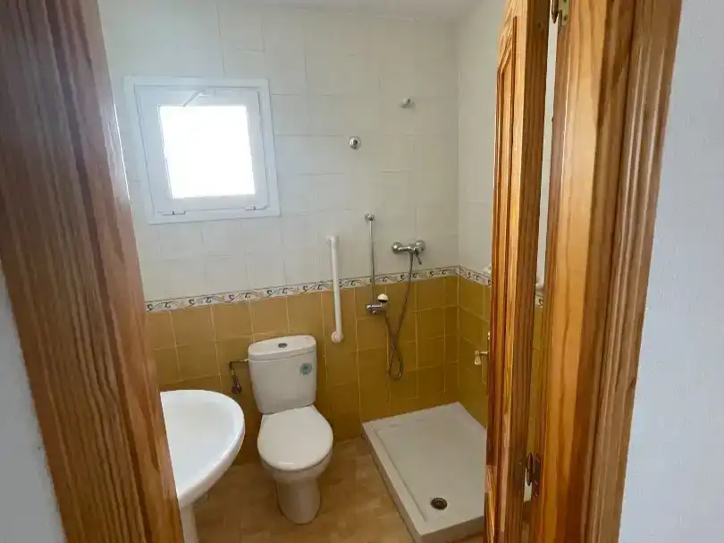Baño de Piso en venta en Villacastín con Jardín privado