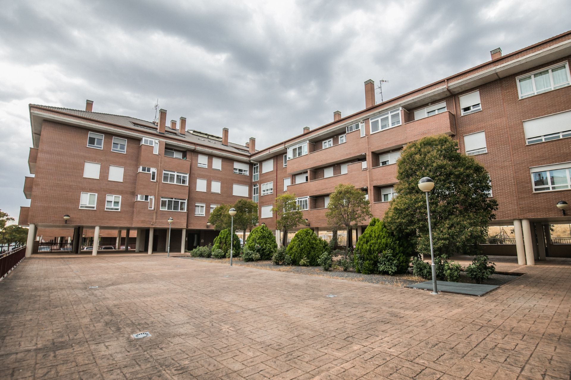 Vista exterior de Pis en venda en Ávila Capital amb Calefacció, Terrassa i Traster