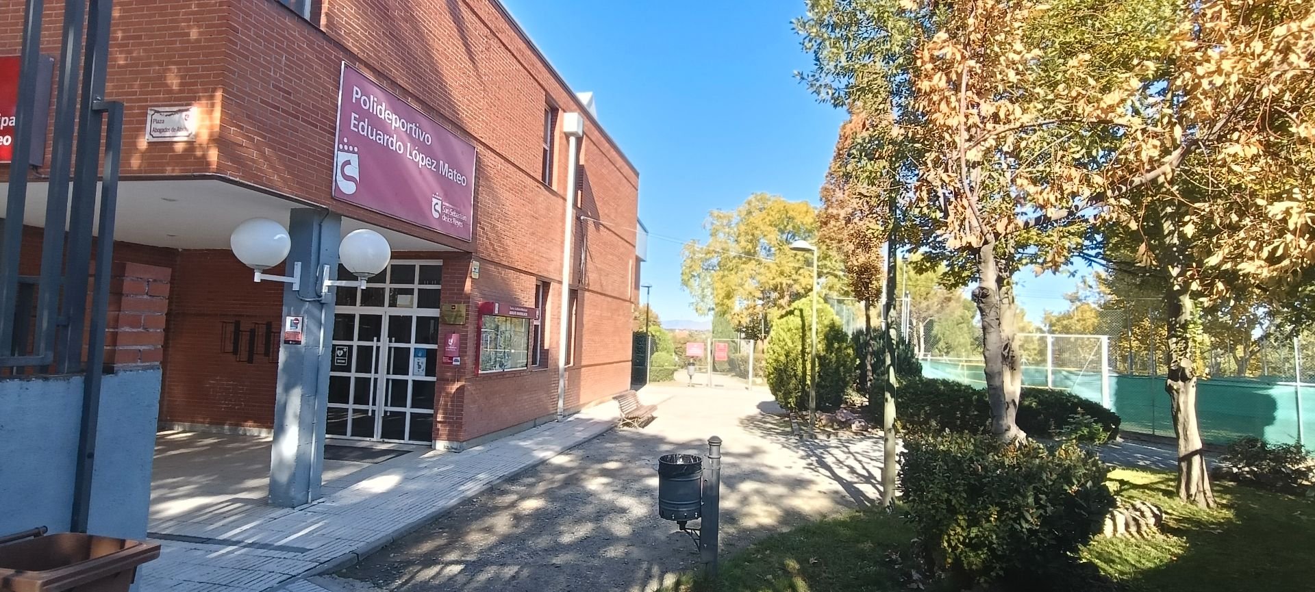 Vista exterior de Pis en venda en San Sebastián de los Reyes amb Parquet, Traster i Moblat