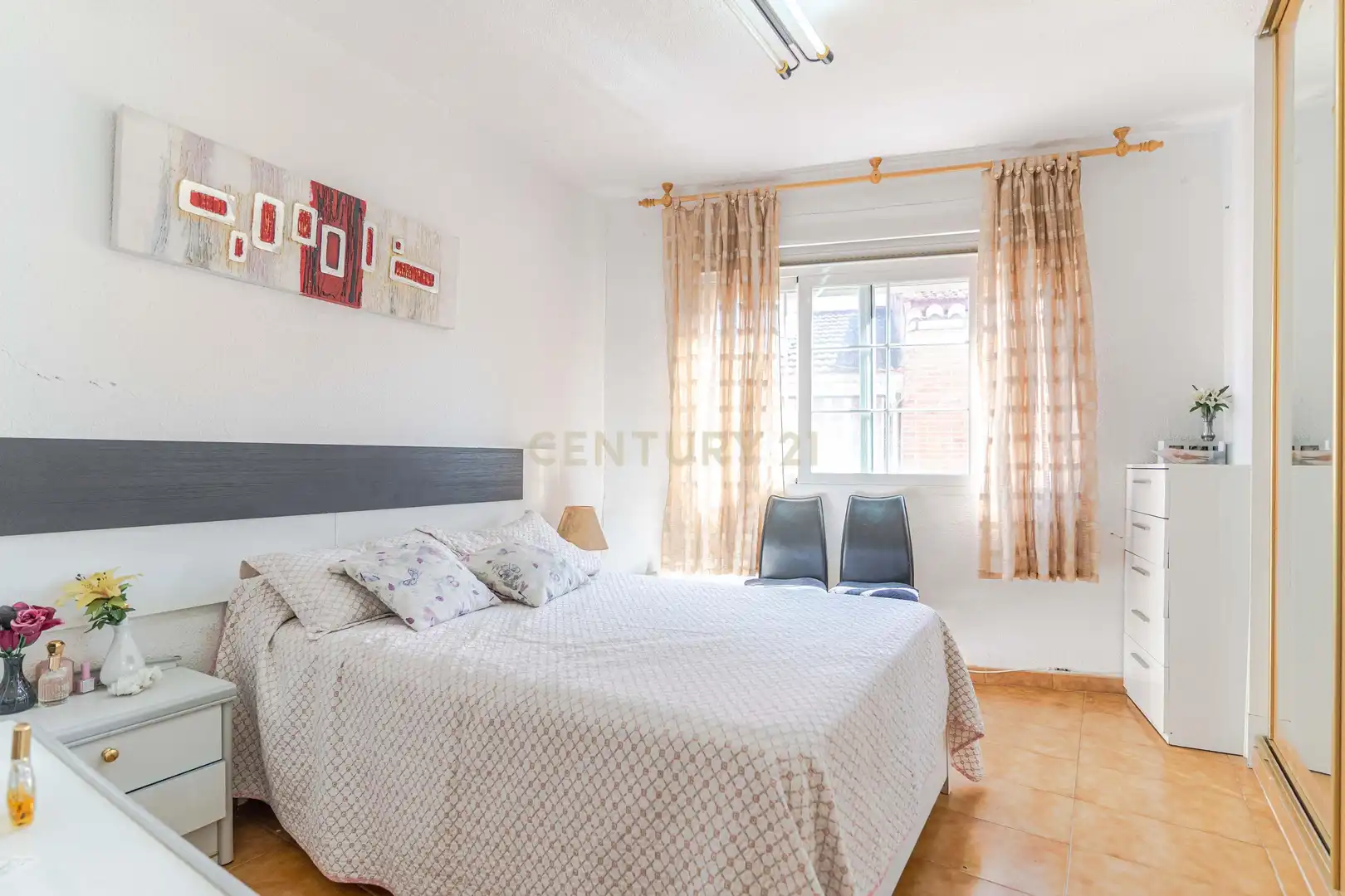Dormitori de Casa o xalet en venda en Avda. De los Ogíjares