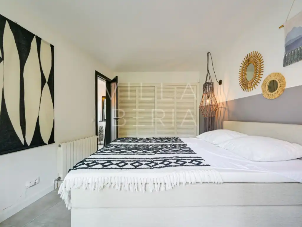 Schlafzimmer von Haus oder Chalet zum Verkauf in Santa Cristina d'Aro mit Klimaanlage, Heizung und Privatgarten