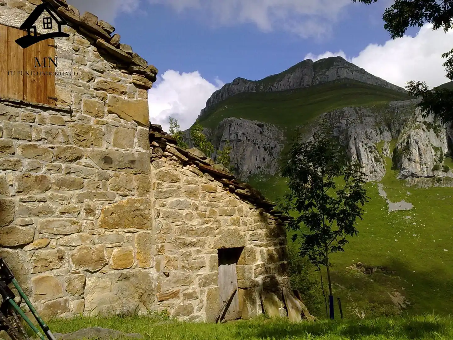 Vista exterior de Finca rústica en venda en San Roque de Riomiera