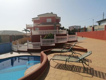 Detached house with balcony for sale in Araya