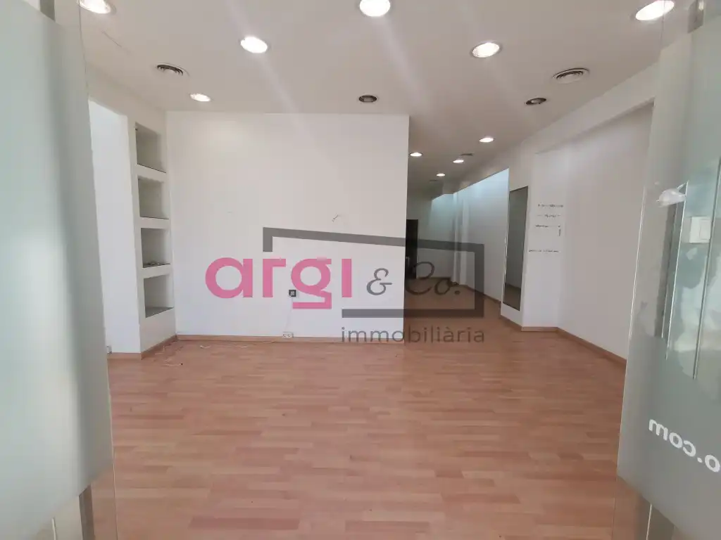 Local comercial de lloguer a La Roureda