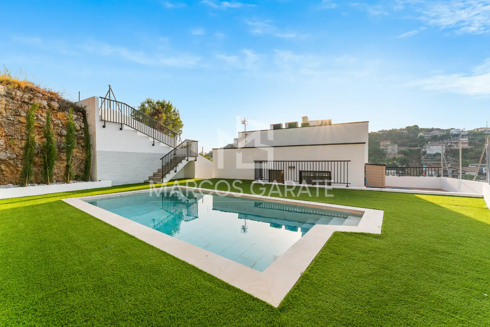 Casa con terraza en venta en Avinguda Marca Hispànica