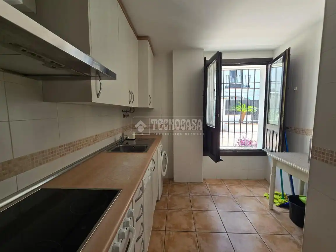 Cocina de Piso en venta en Vélez de Benaudalla con Aire acondicionado, Terraza y Piscina comunitaria
