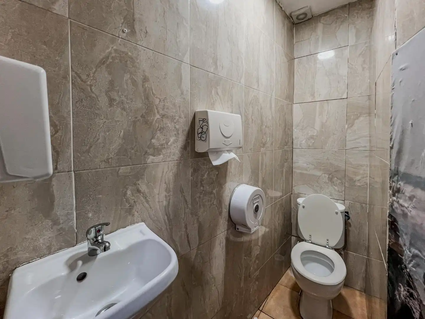 Badezimmer von Geschaftsraum zur Miete in Valencia