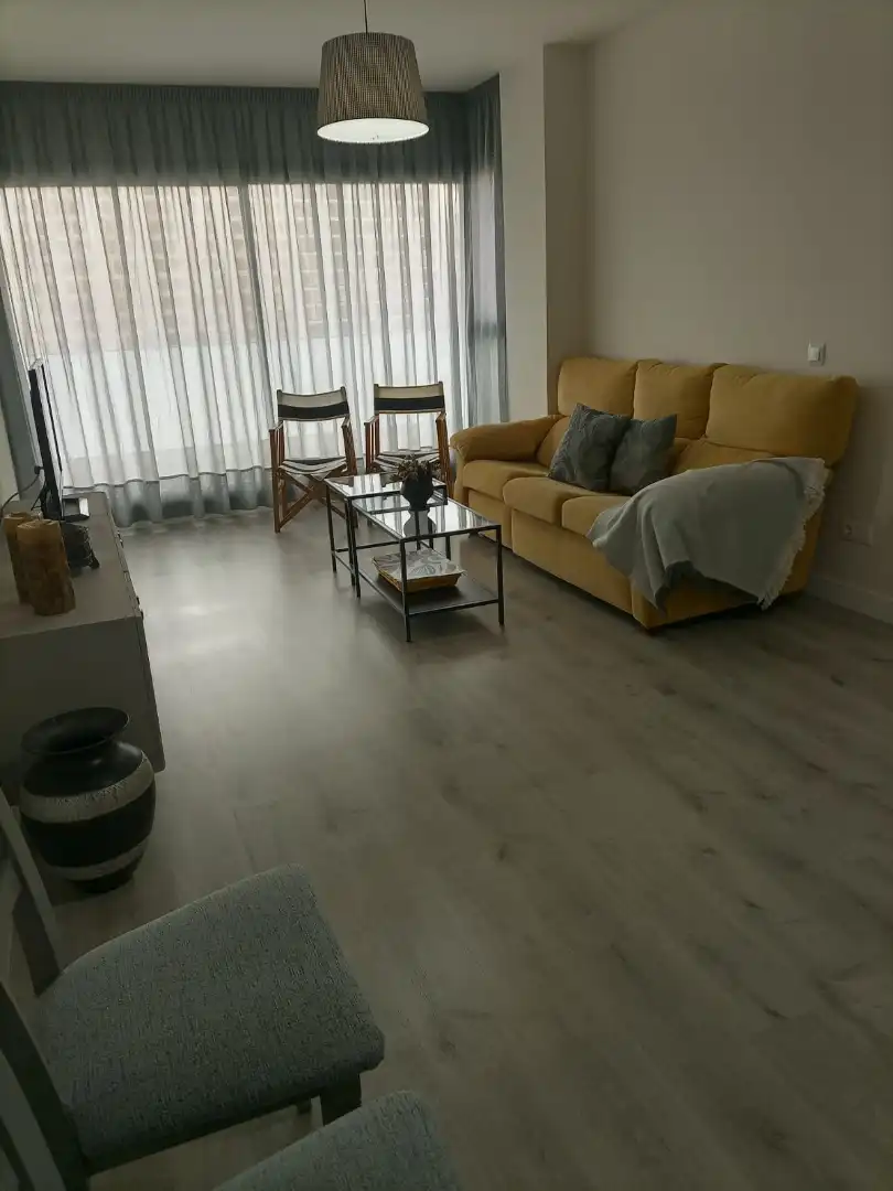 Sala d'estar de Pis de lloguer en Málaga amb Aire condicionat, Terrassa i Moblat