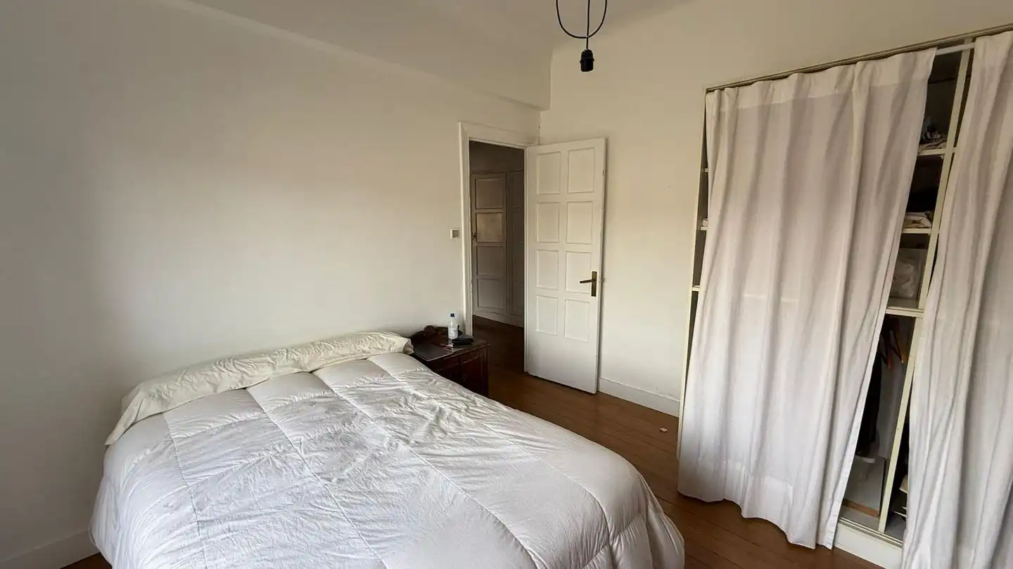 Dormitori de Pis en venda en Bilbao  amb Calefacció, Parquet i Terrassa