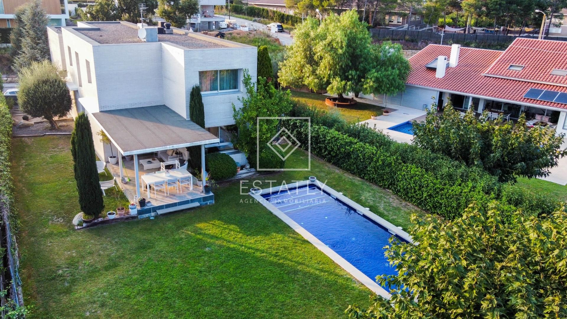 Vista exterior de Casa o xalet en venda en Girona Capital amb Aire condicionat, Calefacció i Jardí privat