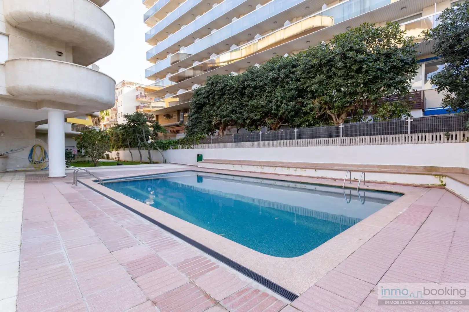 Schwimmbecken von Wohnungen zum Verkauf in Salou mit Klimaanlage, Heizung und Gemeinschaftspool