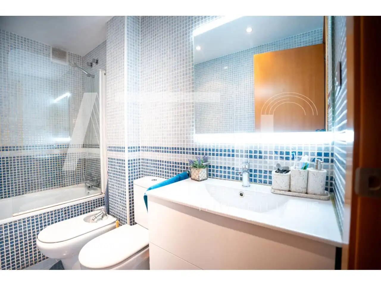 Badezimmer von Dachboden zum Verkauf in Sant Quirze del Vallès mit Klimaanlage, Heizung und Parkett