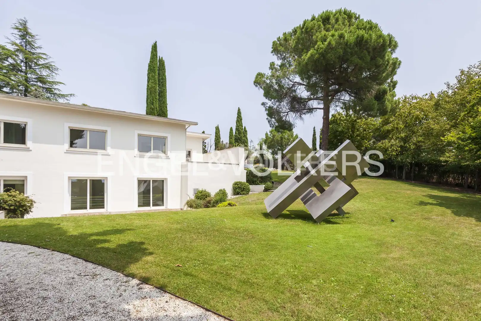 Vista exterior de Casa o xalet de lloguer en La Moraleja amb Aire condicionat, Calefacció i Jardí privat